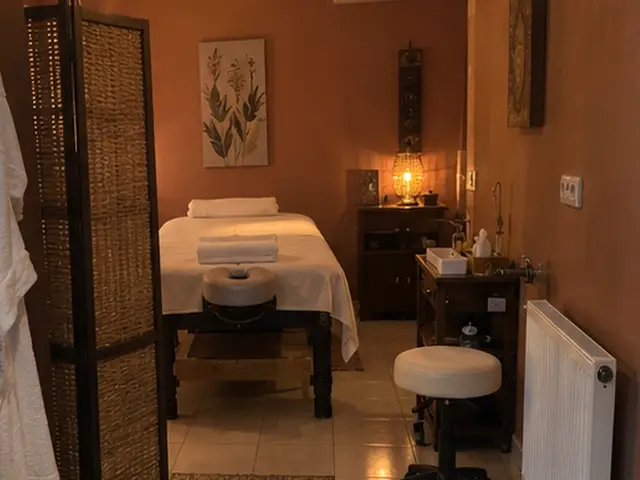 Paravanlı, mumla aydınlanan masaj odası — Kuruçeşme, Masaj Salonun