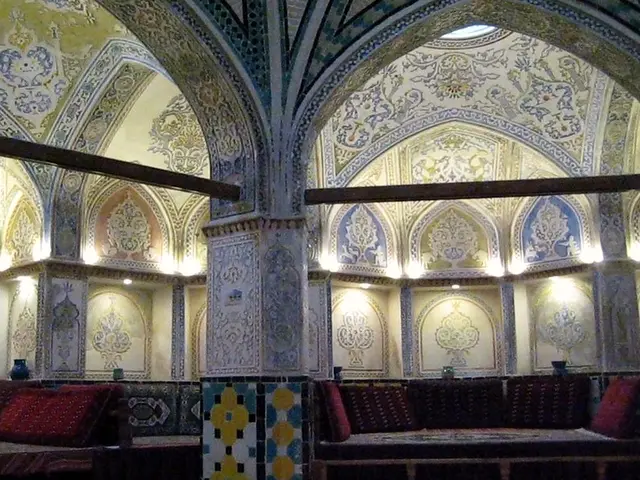 Çinili kubbesiyle hamam içi — Kuruçeşme, Masaj Salonun